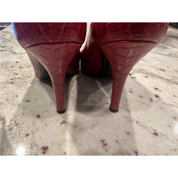 Burberry red crocodile heels size 36 - Picture 5 of 8